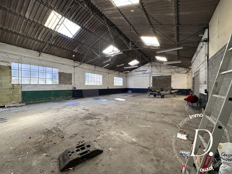Entrepôt - 320 m²