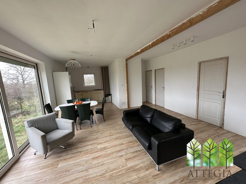 Maison traditionnelle - 151 m² - 7 pièces