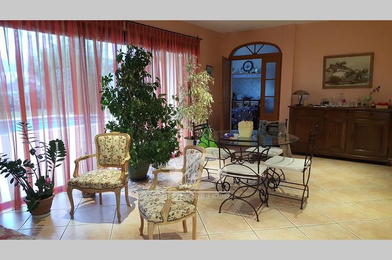 Propriété - 183 m² - 4 pièces