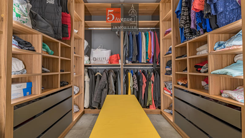 Maison - 450 m² - 9 pièces