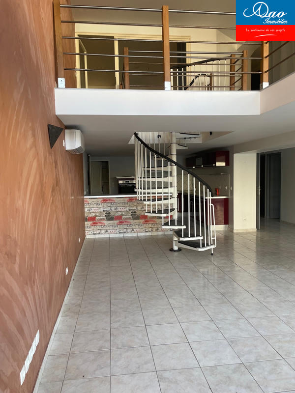 Loft - 176 m² - 6 pièces