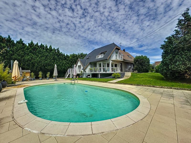 Maison - 180 m² - 9 pièces