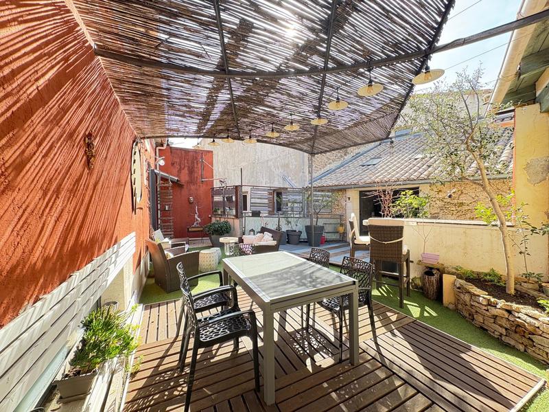 Demeure - 221 m² - 7 pièces