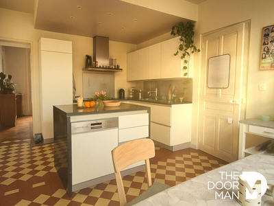 Demeure - 250 m² - 8 pièces