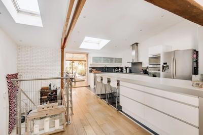 Maison - 180 m² - 7 pièces