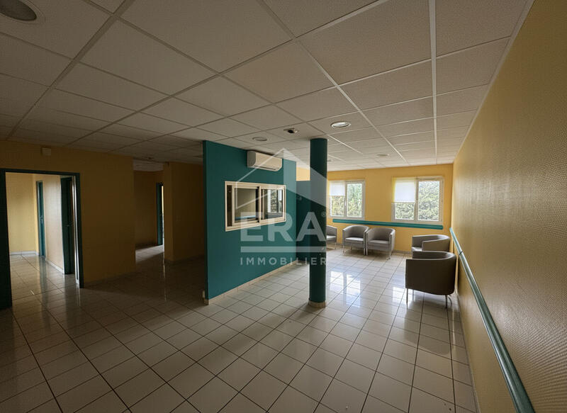 Bureau - 150 m² - 1 pièce