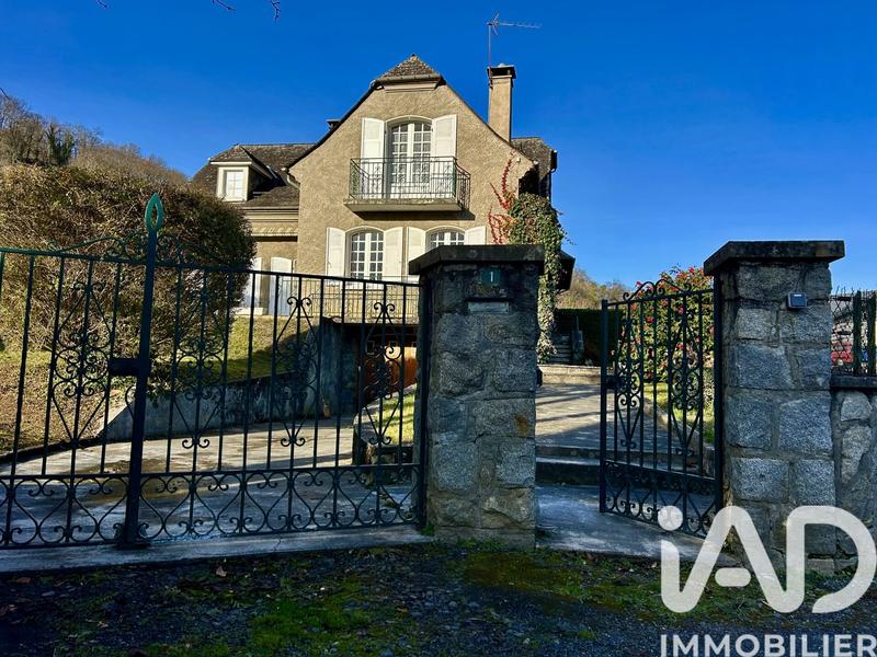 Maison - 183 m² - 9 pièces