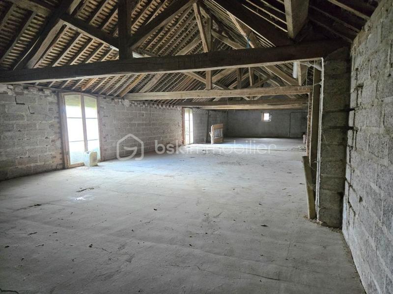 Grange - 250 m² - 1 pièce