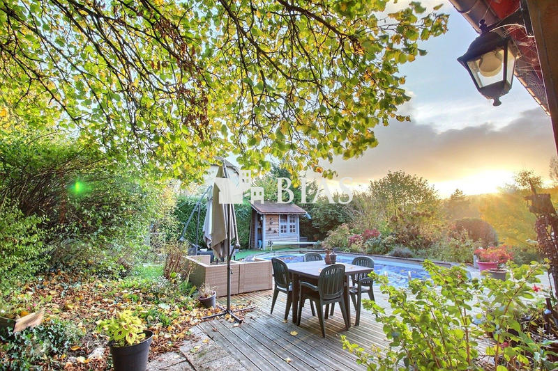 Maison - 147 m² - 8 pièces