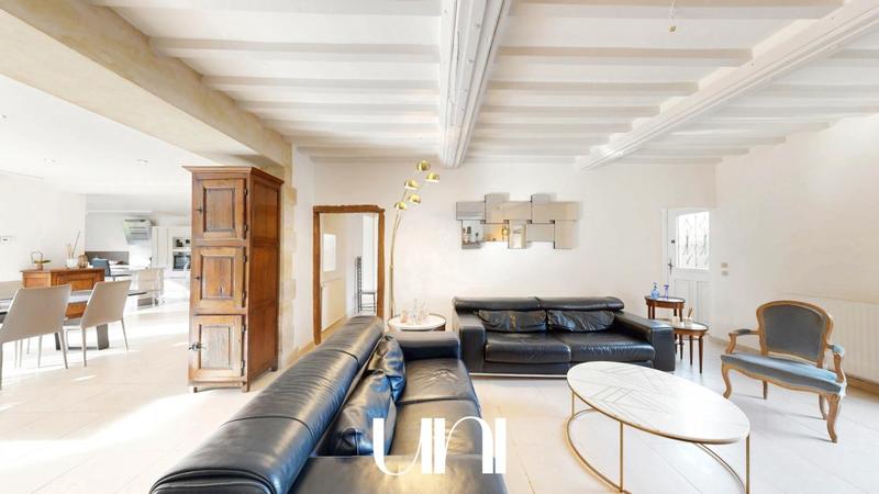 Maison - 365 m² - 12 pièces