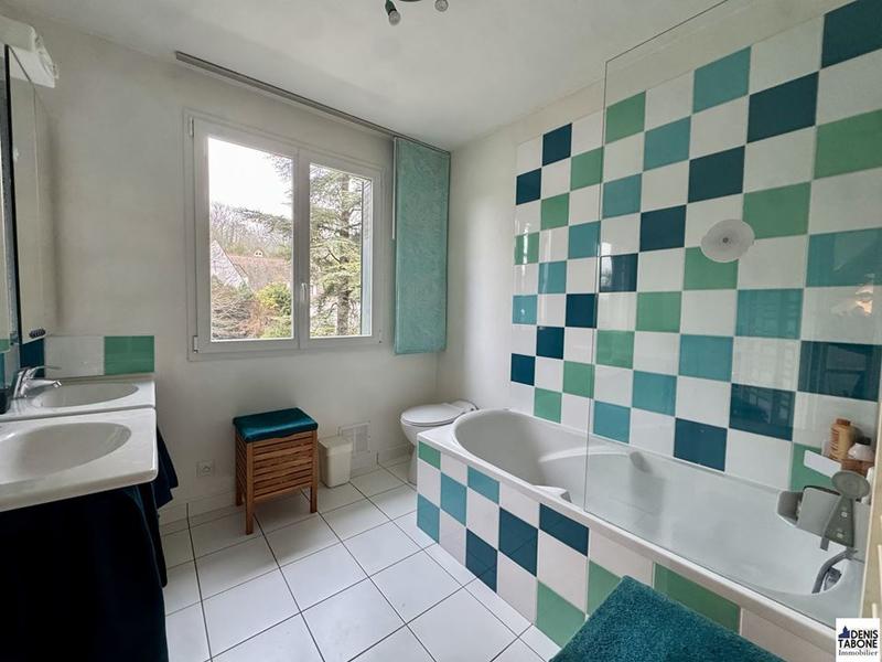 Maison traditionnelle - 112 m² - 6 pièces