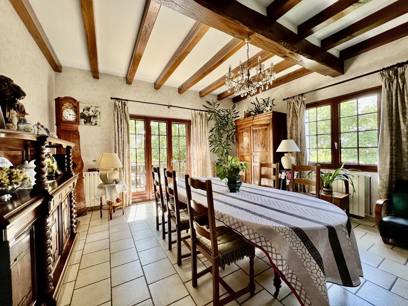 Maison traditionnelle - 195 m² - 5 pièces