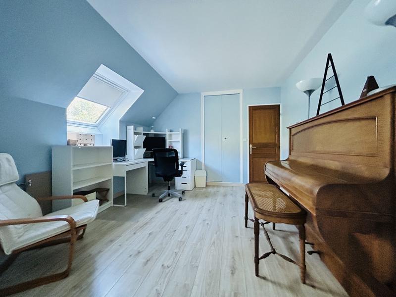 Maison - 250 m² - 8 pièces