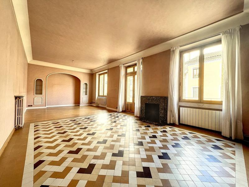 Immeuble - 1 050 m² - 9 pièces