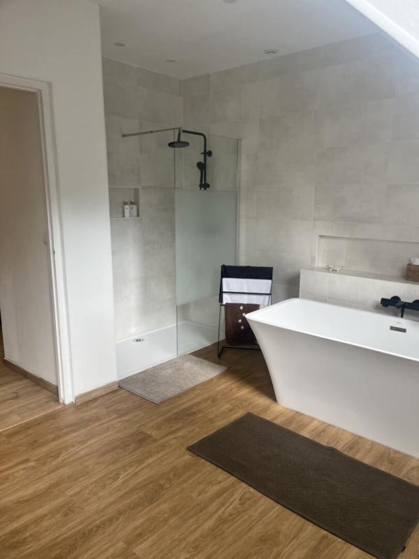 Maison - 210 m² - 8 pièces