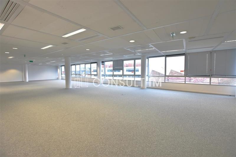 Bureau - 901 m²