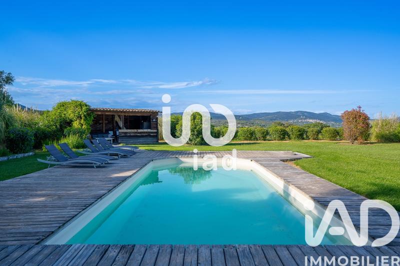 Maison - 250 m² - 6 pièces