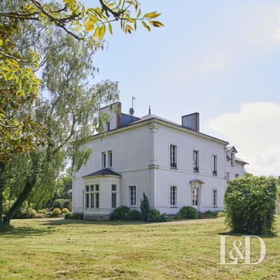 Maison - 460 m² - 10 pièces