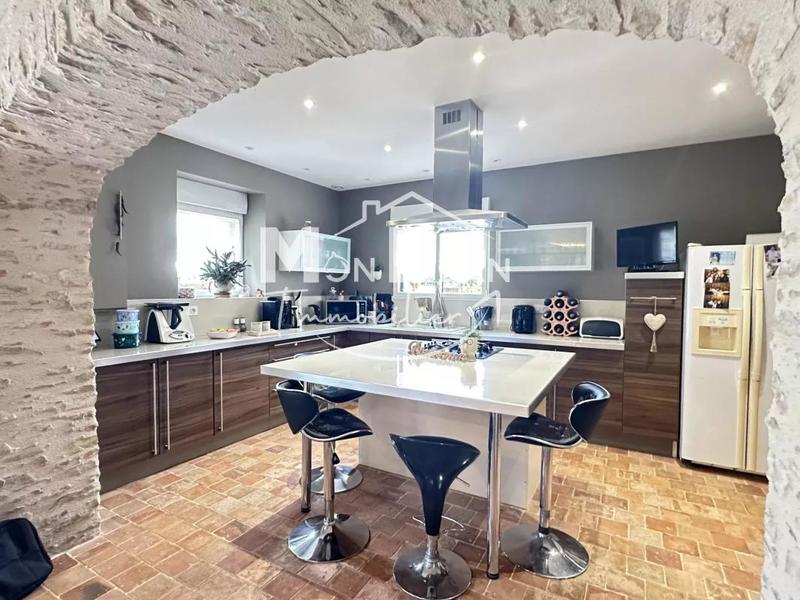 Château - 123 m² - 5 pièces