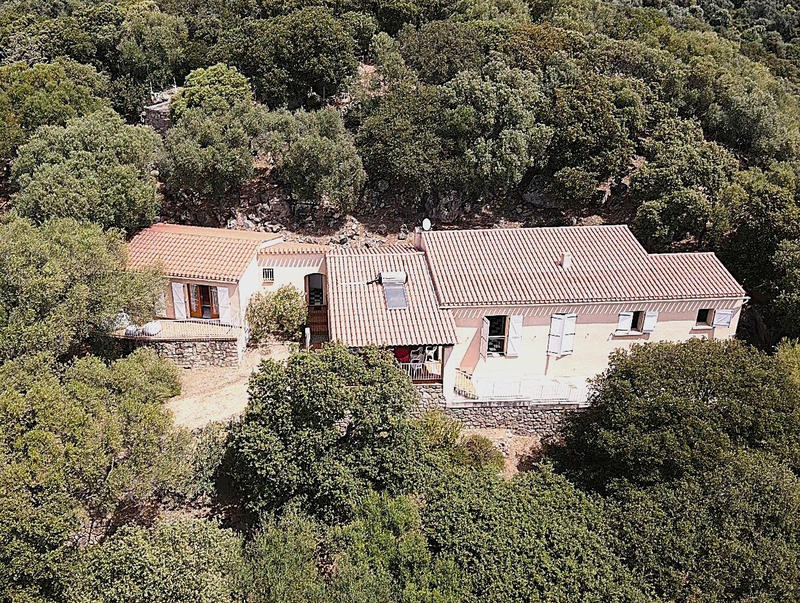 Villa - 211 m² - 8 pièces