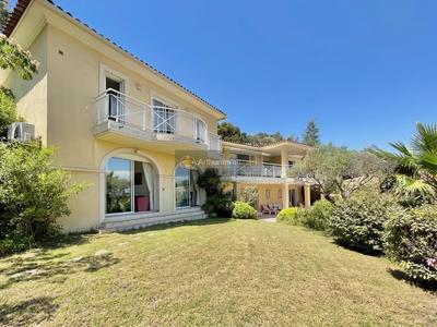 Maison - 215 m² - 7 pièces