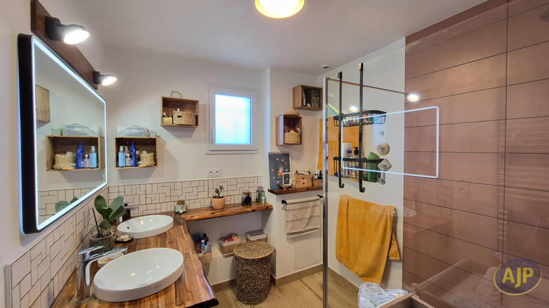 Maison - 169 m² - 7 pièces