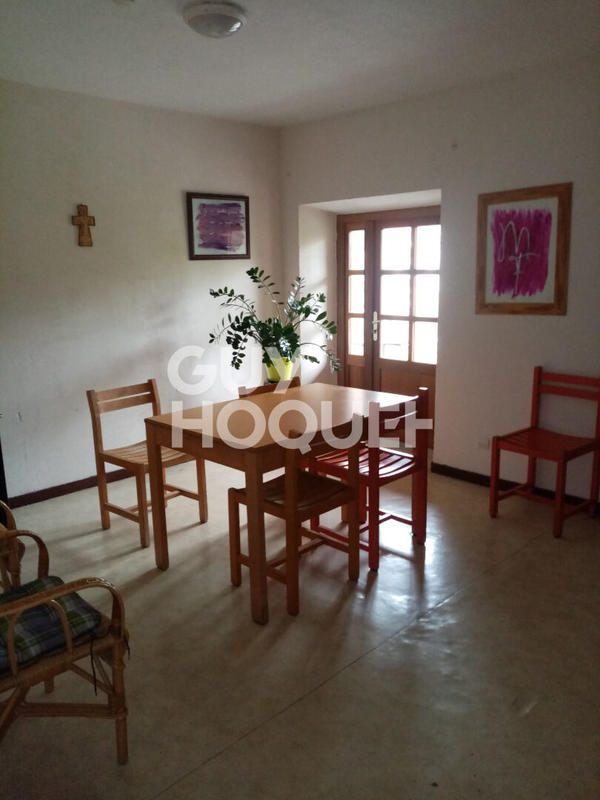 Maison - 400 m² - 40 pièces