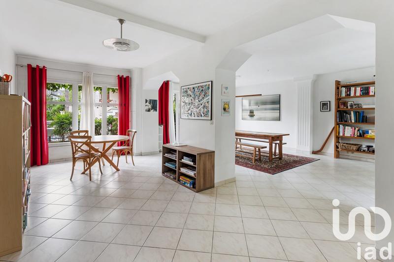 Maison - 205 m² - 5 pièces