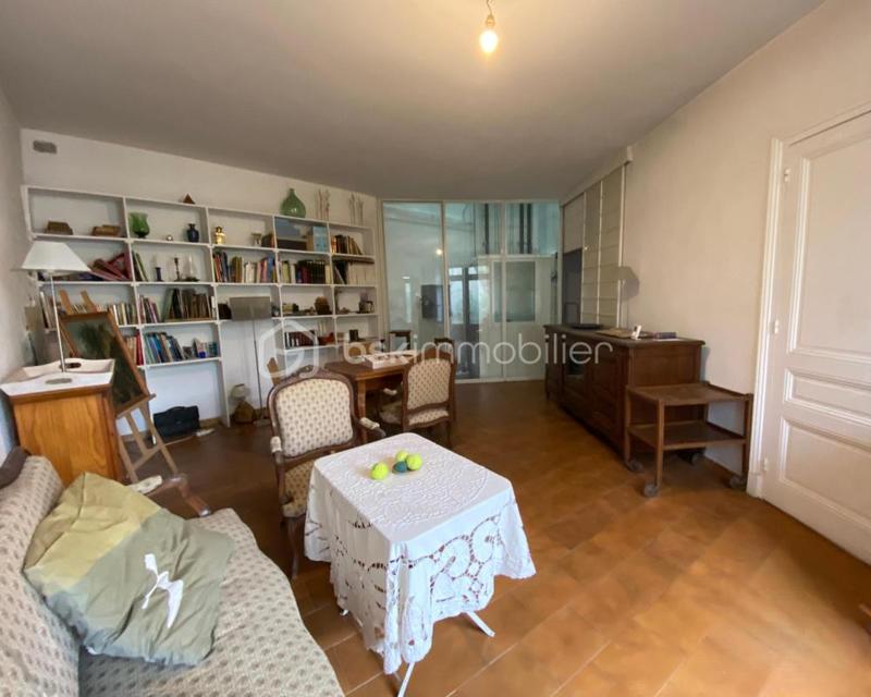 Maison - 303 m² - 11 pièces