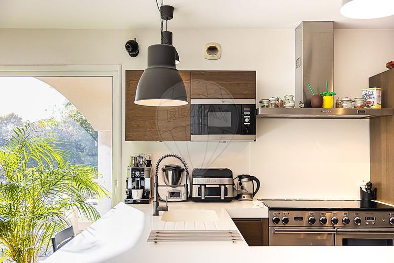 Maison - 282 m² - 8 pièces