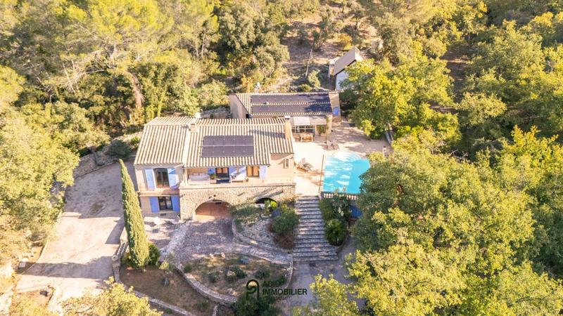 Propriété - 335 m² - 10 pièces