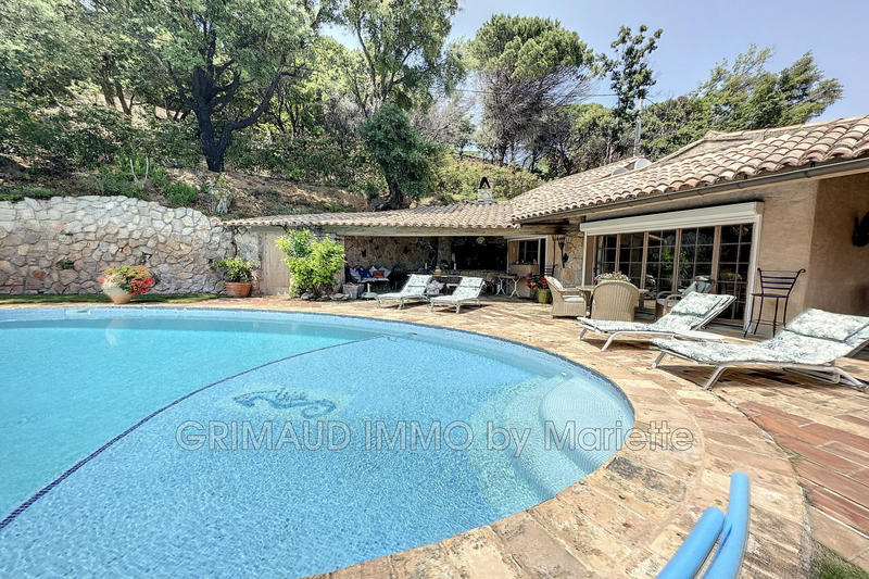 Villa - 245 m² - 6 pièces