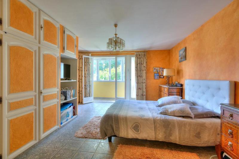 Maison - 280 m² - 14 pièces