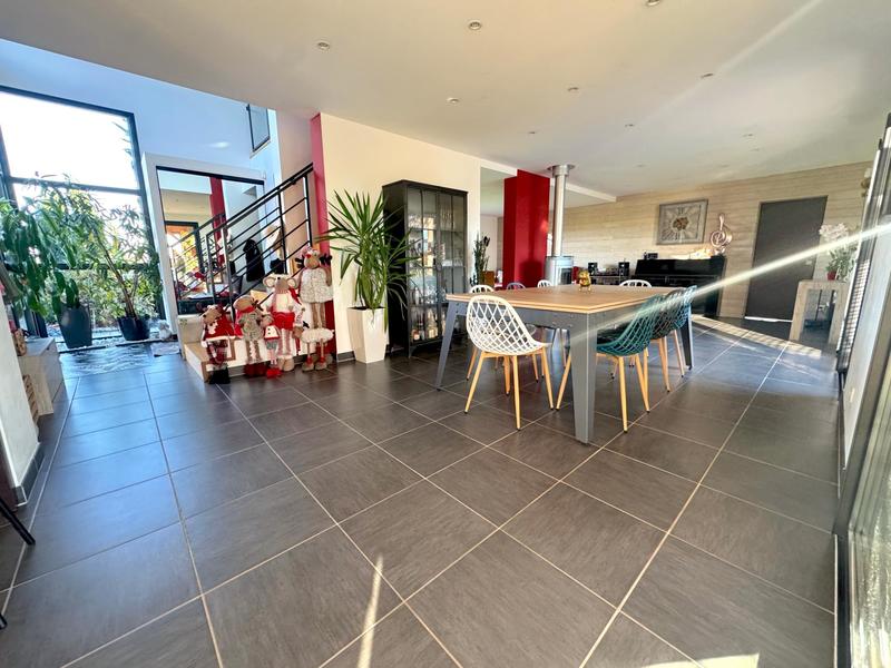 Maison - 205 m² - 5 pièces