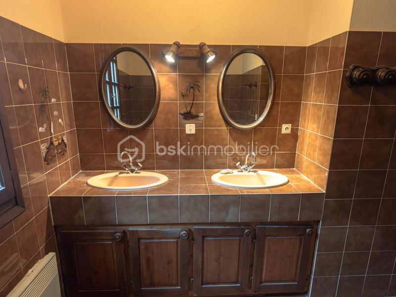 Maison traditionnelle - 210 m² - 6 pièces