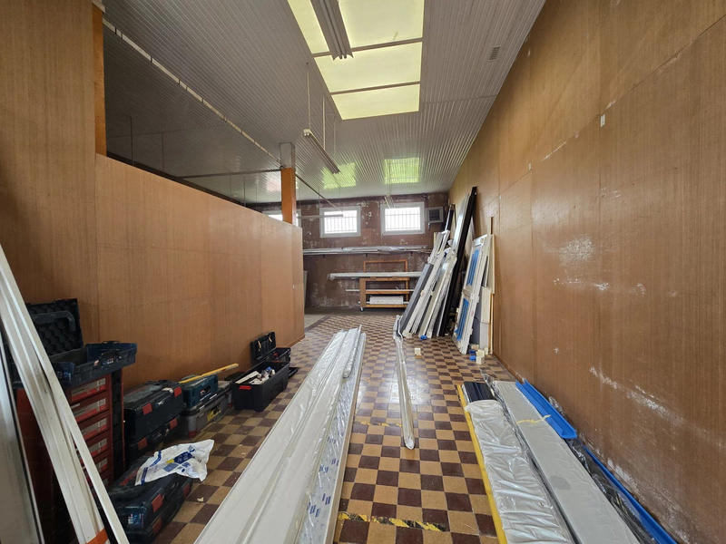 Local d'activités - 180 m² - 5 pièces