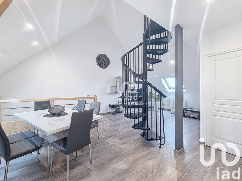 Maison - 240 m² - 8 pièces