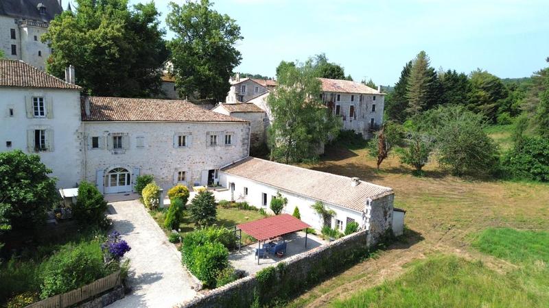 Maison - 300 m² - 7 pièces