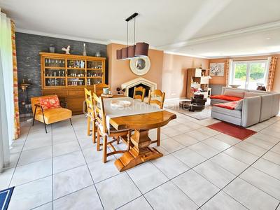 Pavillon - 150 m² - 6 pièces