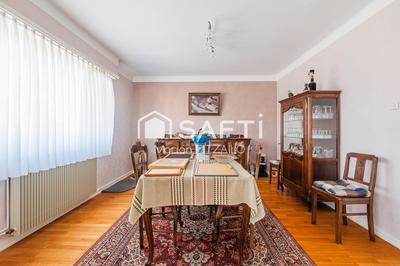 Maison - 203 m² - 8 pièces