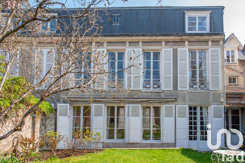 Maison - 229 m² - 11 pièces
