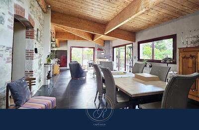 Maison - 277 m² - 8 pièces