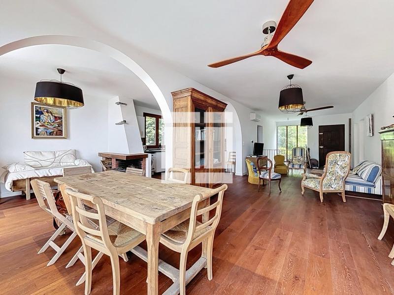 Villa - 200 m² - 9 pièces