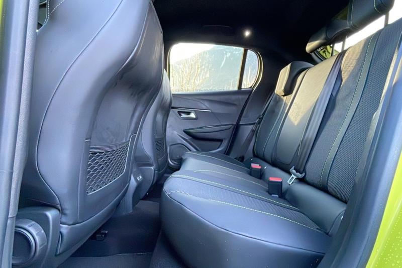 Peugeot 208 Hybrid 136 E-Dcs6 Gt Plus