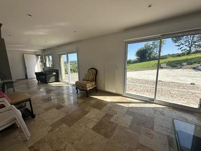 Maison - 330 m² - 13 pièces