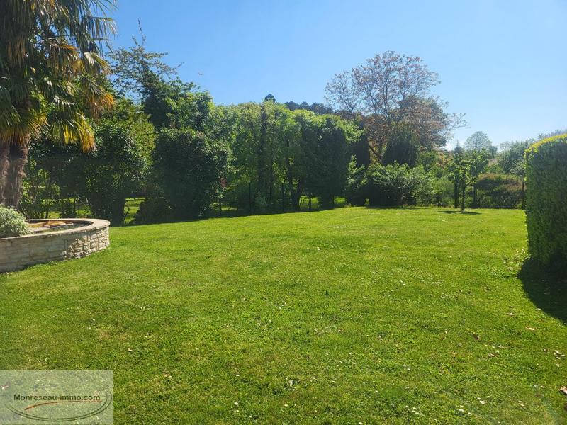 Propriété - 210 m² - 11 pièces