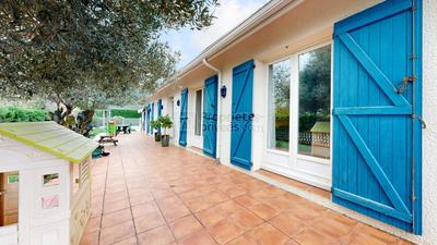 Maison - 260 m² - 9 pièces