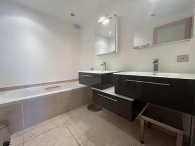 Appartement - 80 m² - 3 pièces