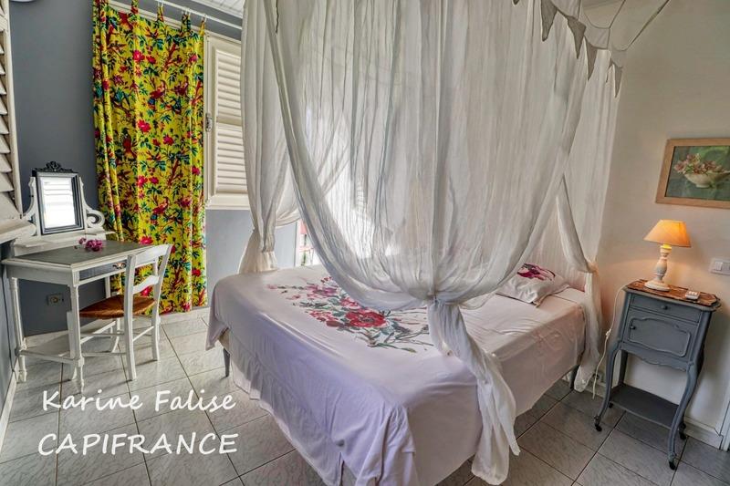 Maison - 270 m² - 8 pièces