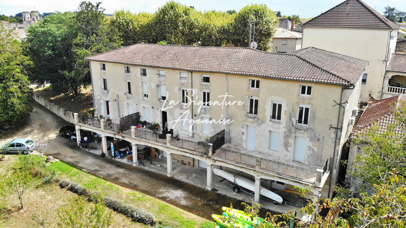 Propriété - 953 m² - 40 pièces